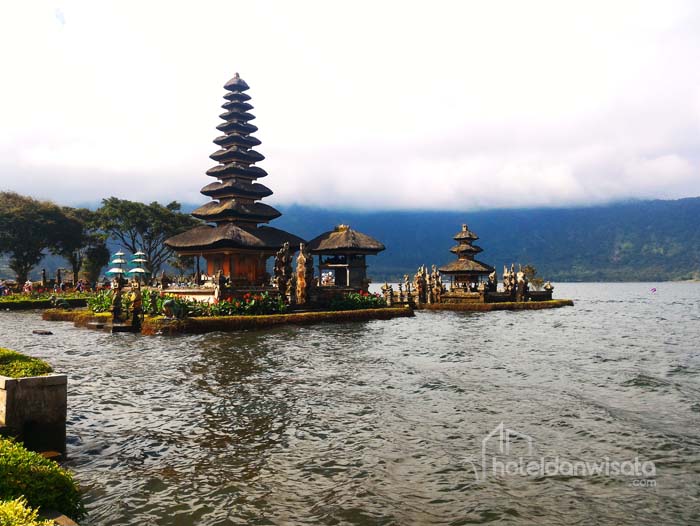 Danau Beratan Bedugul Wisata Yang Terkenal Di Bali Hotel Dan Wisata